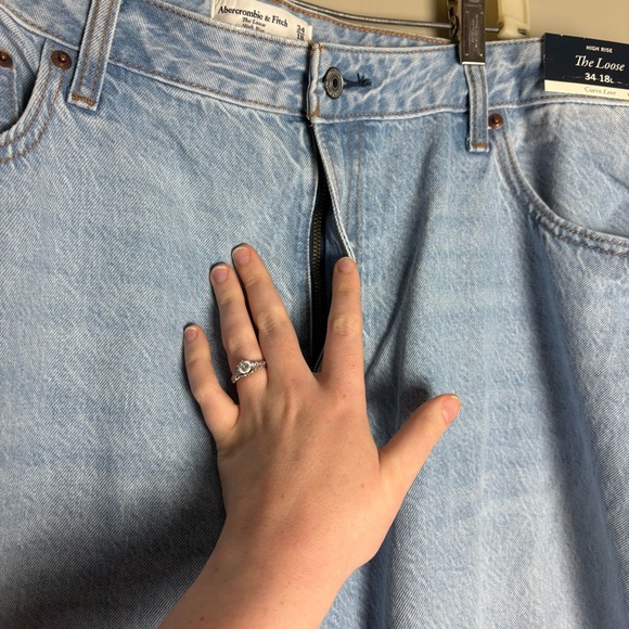 NWT Abercrombie and Fitch Curve Love High Rise Loose Jeans Size 34 Long - Picture 6 of 15